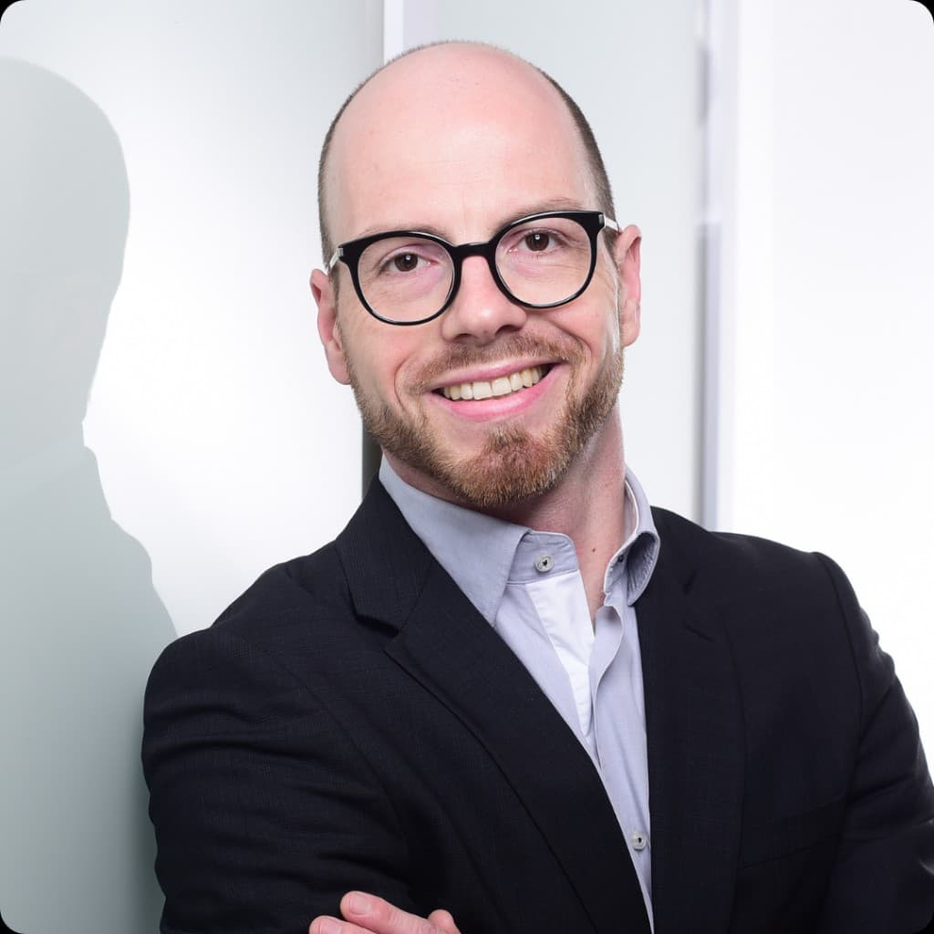 Dr. David Holthoewer